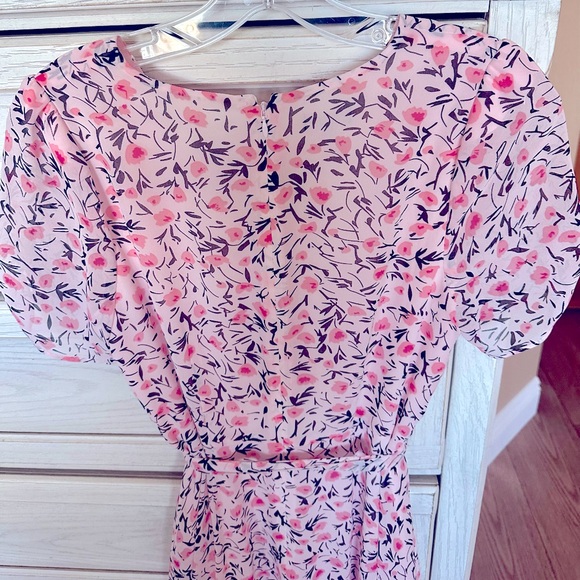 Talbots 6P fully lined, below knee length dress in peach floral, 100% polyester - Picture 4 of 7